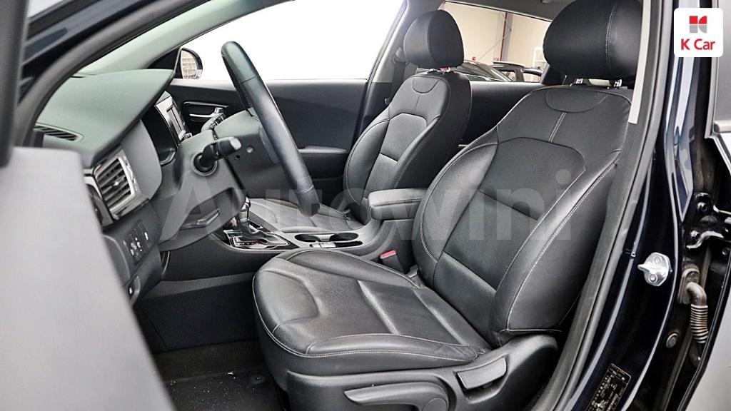2017 KIA NIRO PRESTIGE - 10