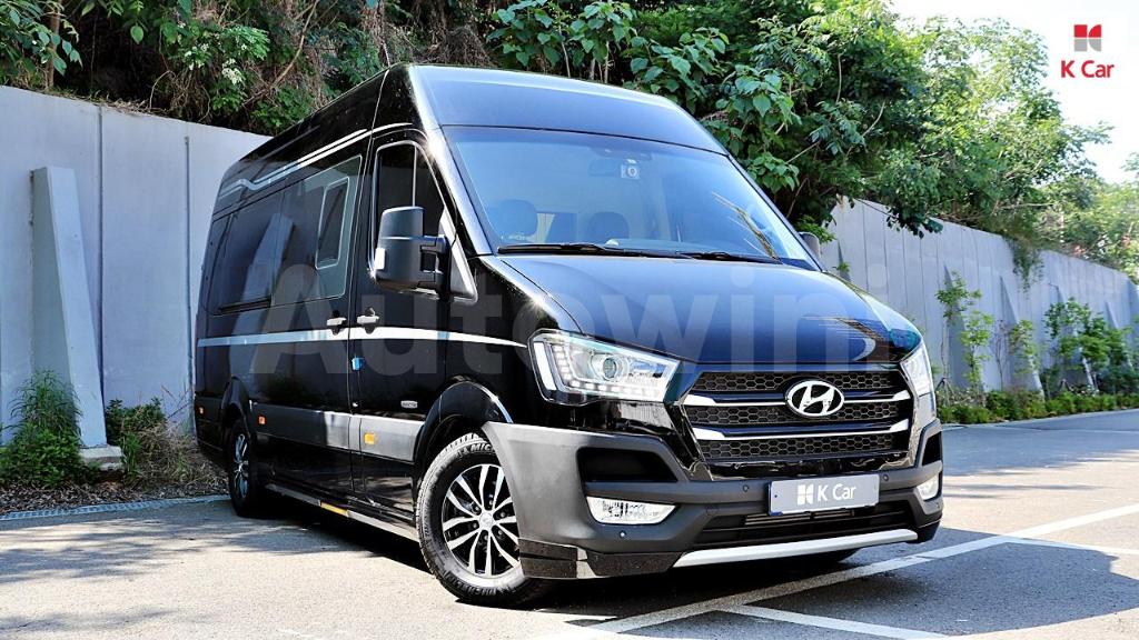 KMJUK17RPJC001569 2018 HYUNDAI SOLATI LIMOUSINE-2