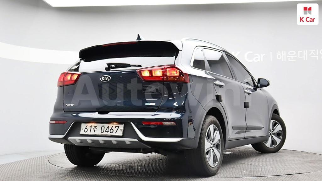KNACA81CGHA019635 2017 KIA NIRO LUXURY-1