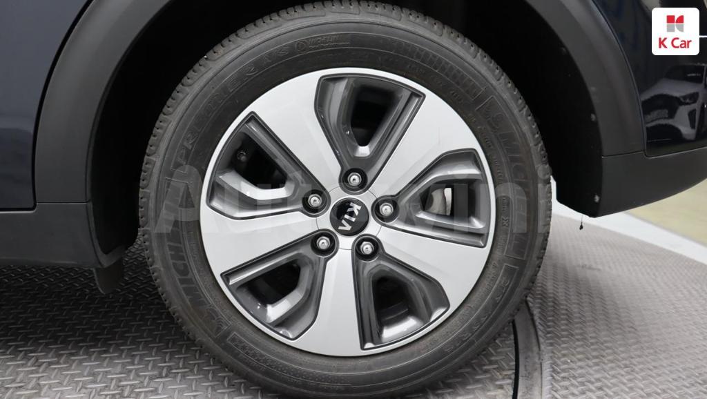 KNACA81CGHA019635 2017 KIA NIRO LUXURY-5