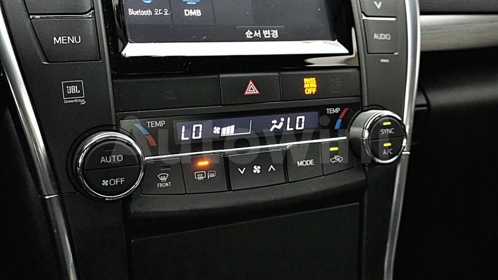 2017 TOYOTA  CAMRY HYBRID XLE - 22