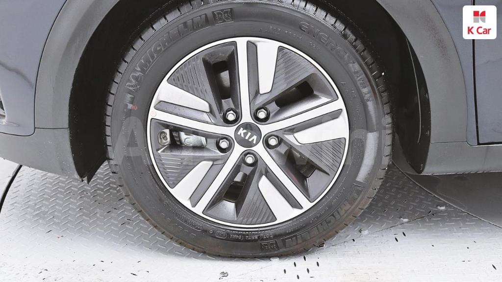 KNACE81CGLA337584 2020 KIA NIRO NOBLESSE SPECIAL-4