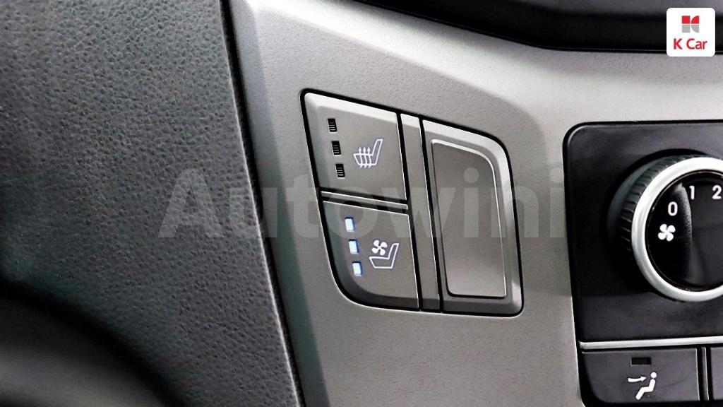 2017 HYUNDAI GRAND STAREX H-1 5 SEATS VAN - 24