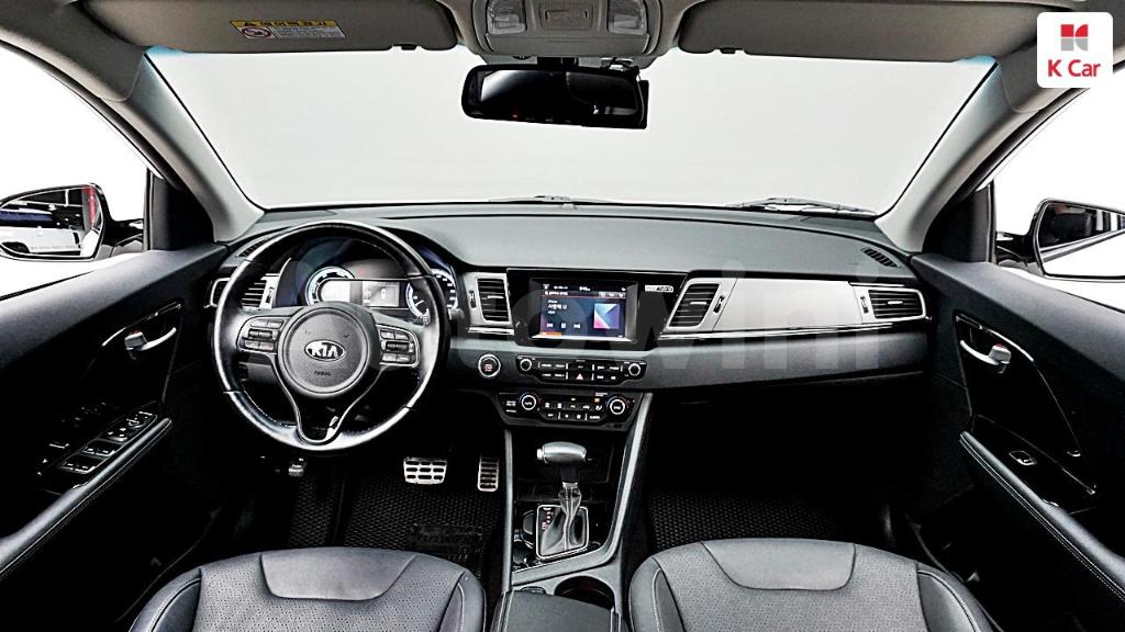 2017 KIA NIRO PRESTIGE - 11