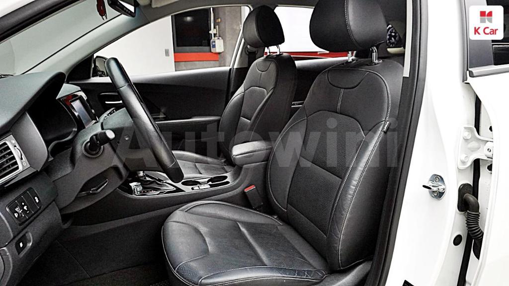 2017 KIA NIRO PRESTIGE - 12