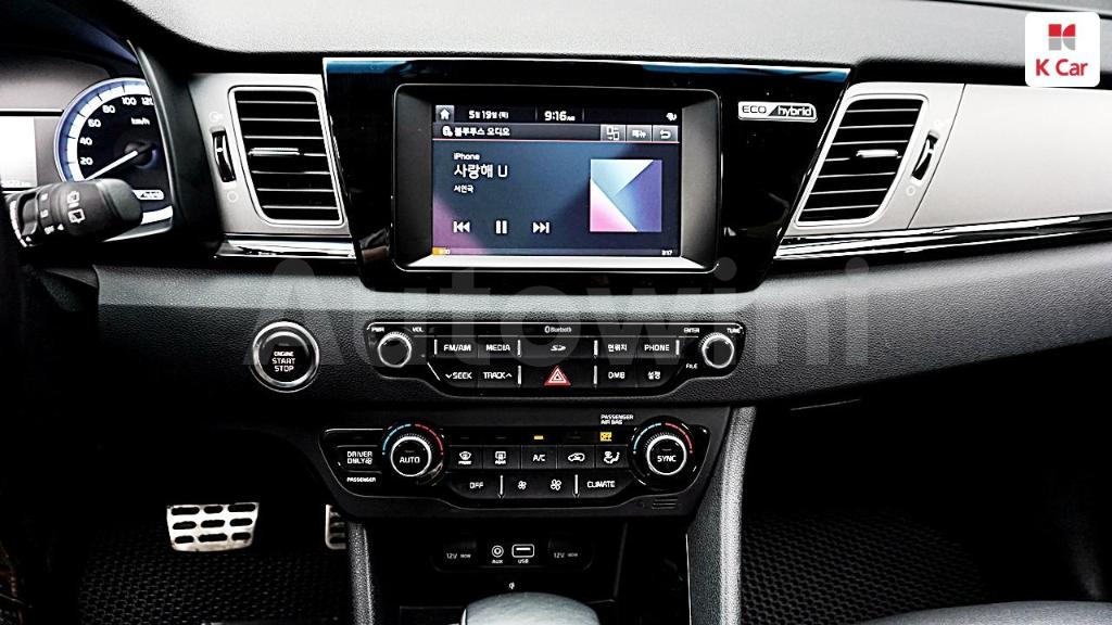 2017 KIA NIRO PRESTIGE - 19