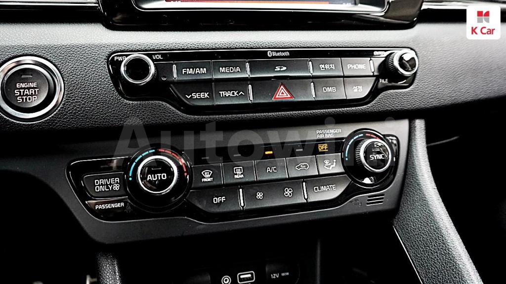 2017 KIA NIRO PRESTIGE - 25