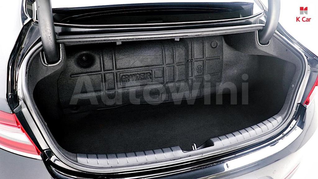 2018 HYUNDAI GRANDEUR IG AZERA 3.0 LPI EXCLUSIVE () - 18