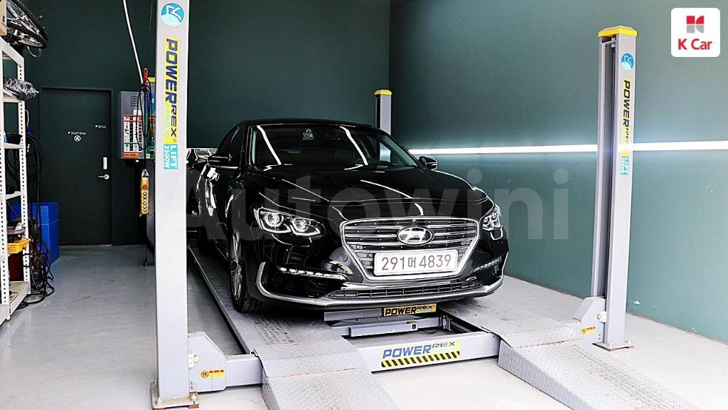 2018 HYUNDAI GRANDEUR IG AZERA 3.0 LPI EXCLUSIVE () - 27