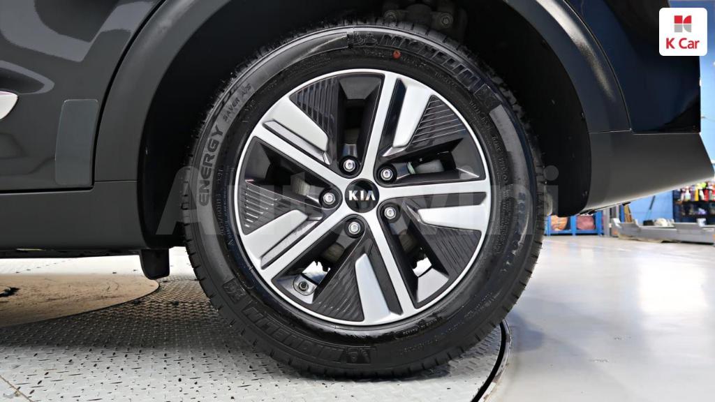 KNACB81CGLA435287 2020 KIA NIRO PRESTIGE-5