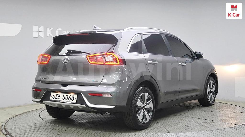 2018 KIA NIRO PRESTIGE - 4