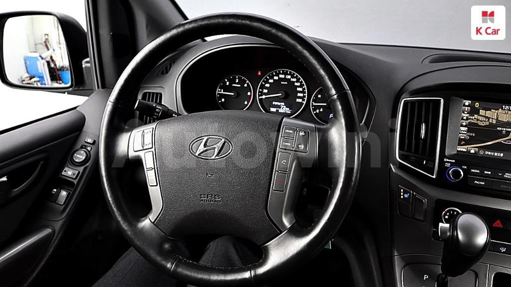 2017 HYUNDAI GRAND STAREX H-1 3 SEATS VAN - 11