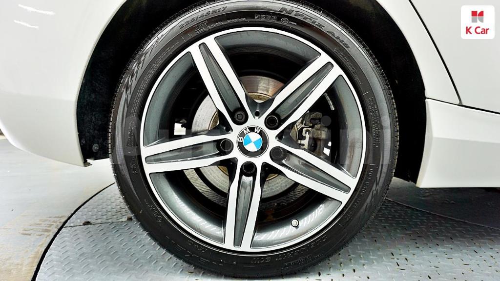2016 BMW 1 SERIES F20  118D SPORTS 5 DOOR - 8