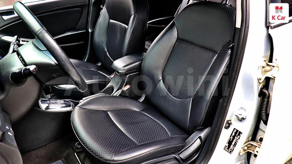 2016 HYUNDAI ACCENT  WIT 1.6 GDI PREMIUM - 24
