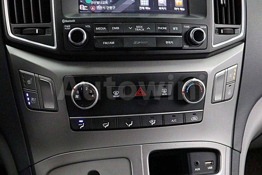 2017 HYUNDAI GRAND STAREX H-1 5 SEATS VAN - 26