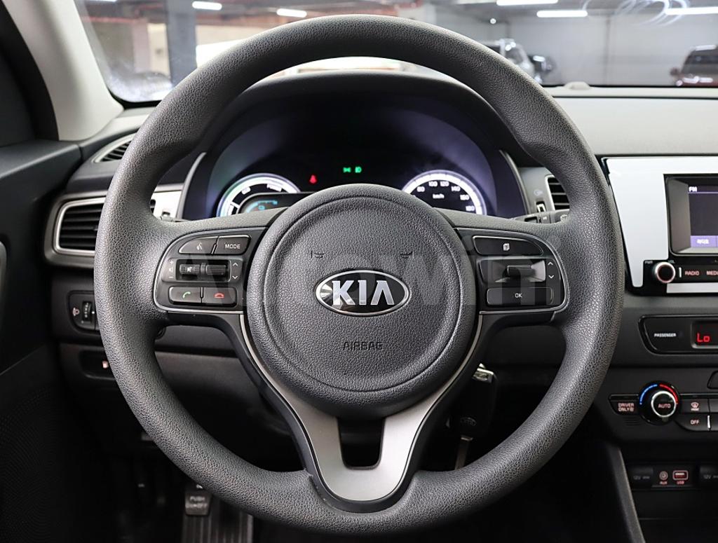 2017 KIA NIRO LUXURY - 27