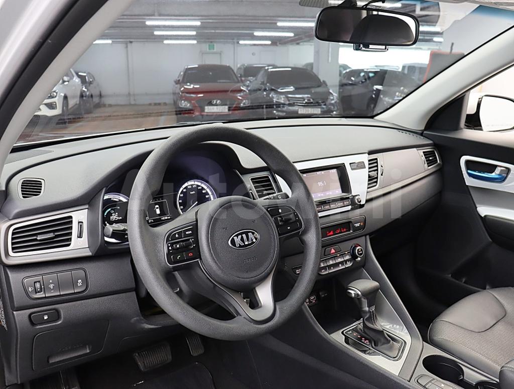 2017 KIA NIRO LUXURY - 30