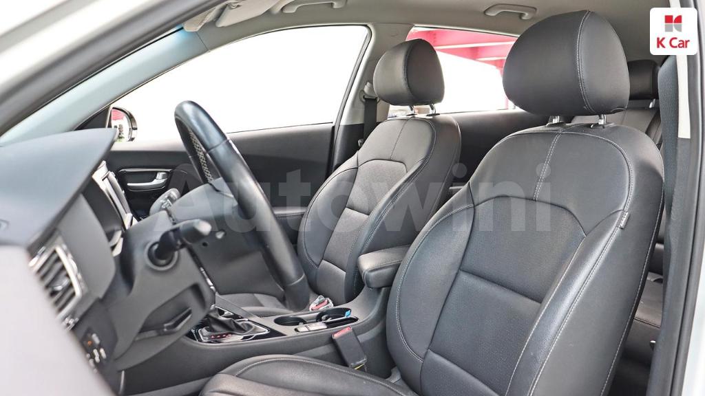 2018 KIA NIRO PRESTIGE - 12