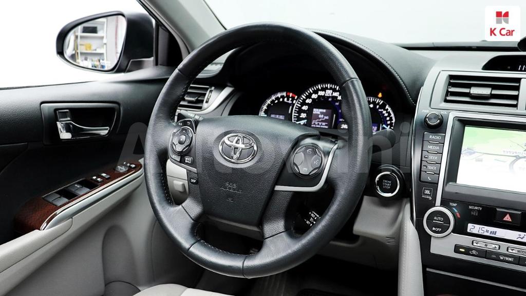 2014 TOYOTA  CAMRY 2.5 XLE - 18