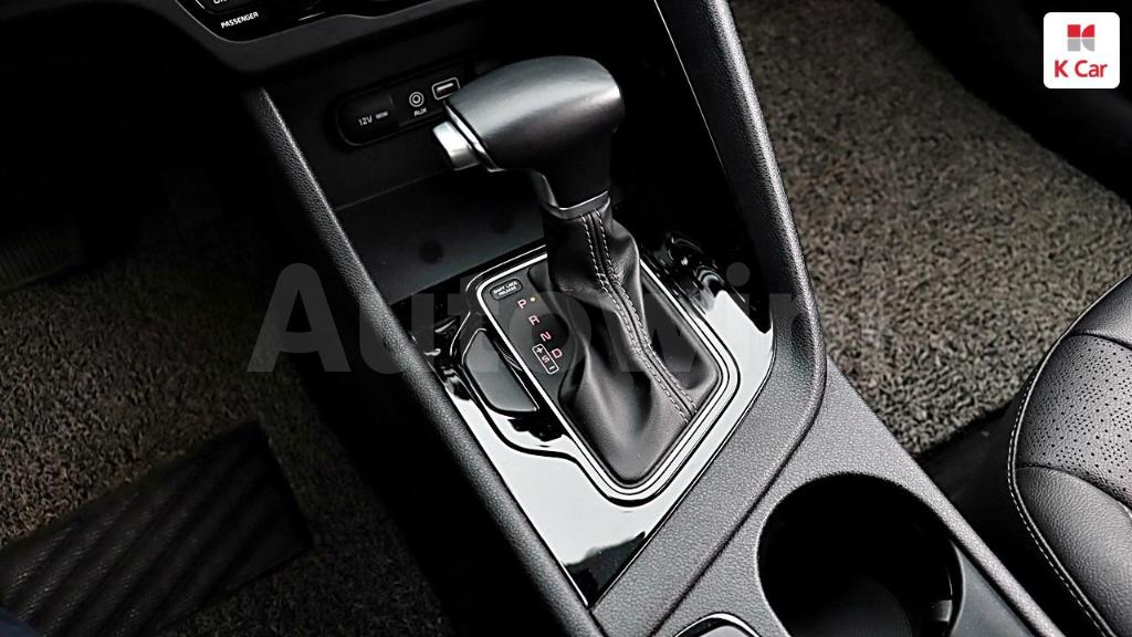 2018 KIA NIRO PRESTIGE - 11
