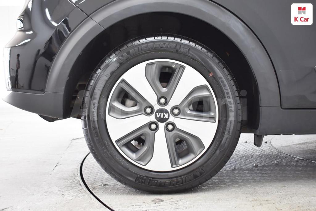 2017 KIA NIRO PRESTIGE - 8