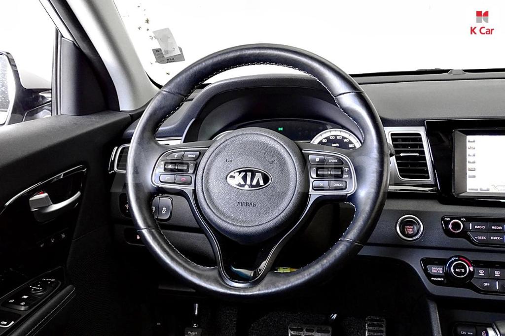 KNACC81CGJA174430 2018 KIA NIRO NOBLESSE-4