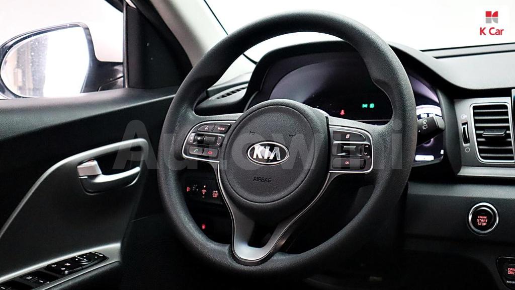 2018 KIA NIRO LUXURY - 8