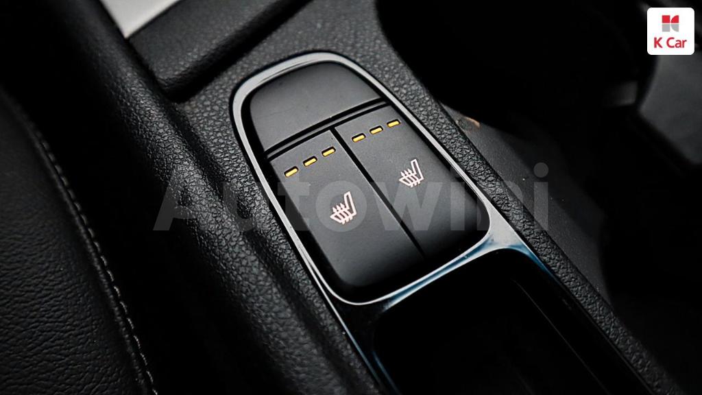 2018 KIA NIRO LUXURY - 11