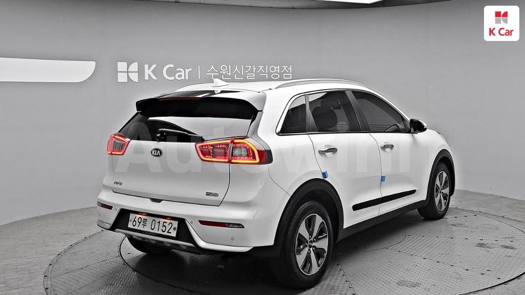 KNACB81CGHA020118 2017 KIA NIRO PRESTIGE-1