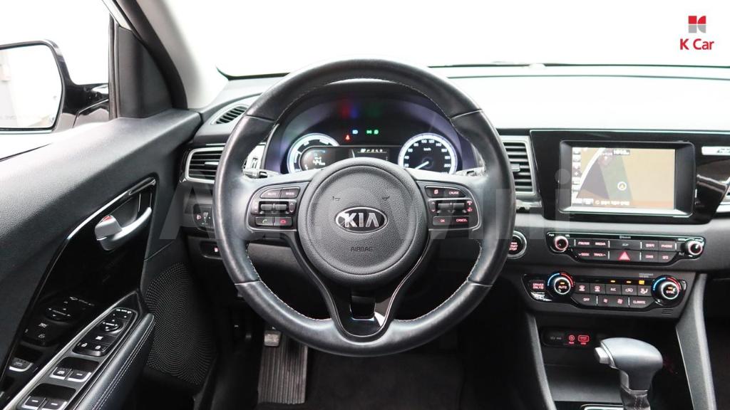 2017 KIA NIRO PRESTIGE - 18