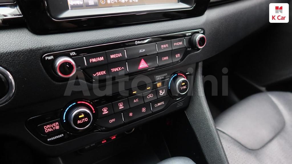 2017 KIA NIRO PRESTIGE - 29