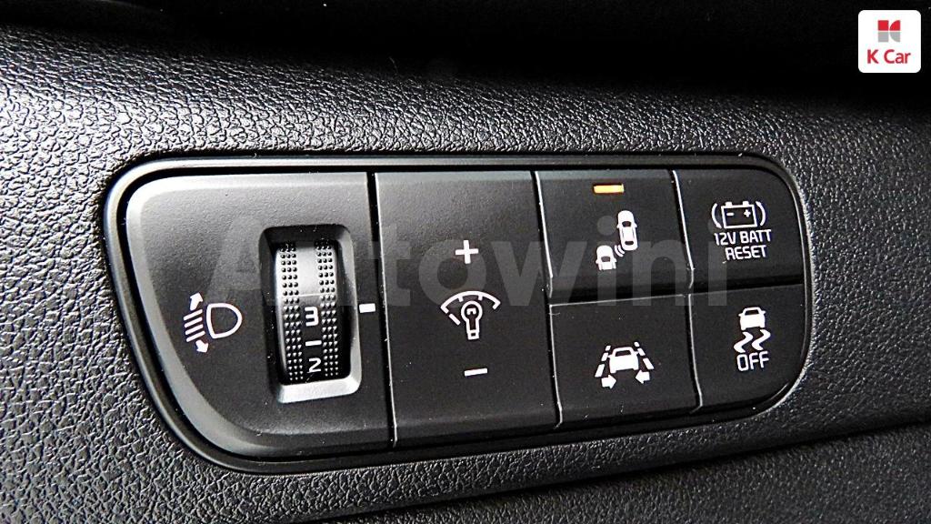 2018 KIA NIRO PRESTIGE - 19