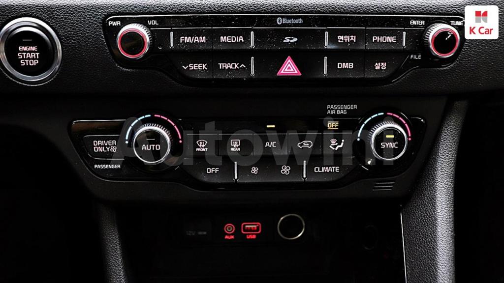 2017 KIA NIRO PRESTIGE - 11