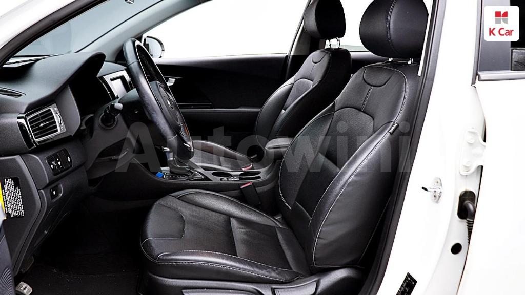 2017 KIA NIRO PRESTIGE - 12