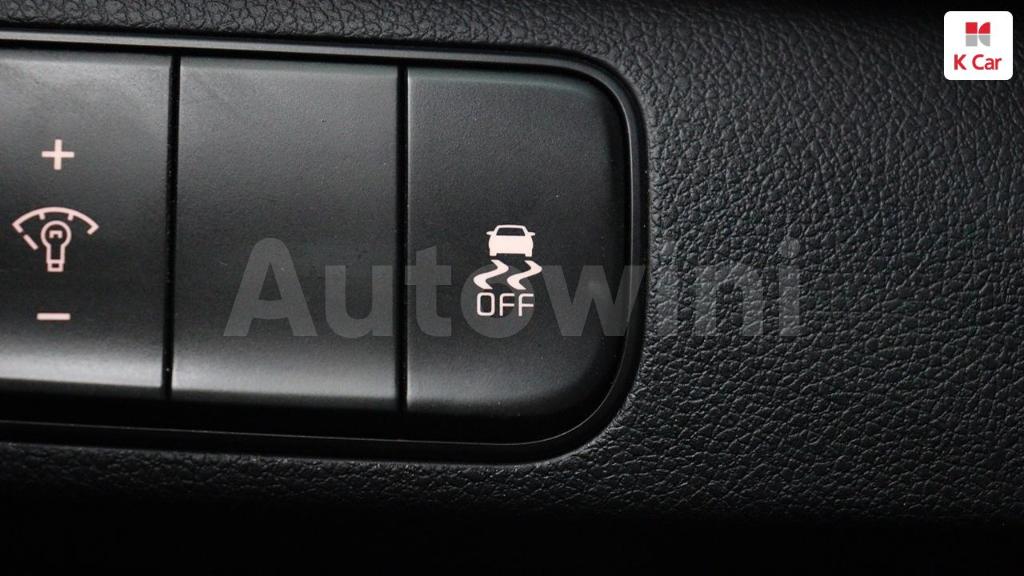 2017 KIA NIRO PRESTIGE - 32