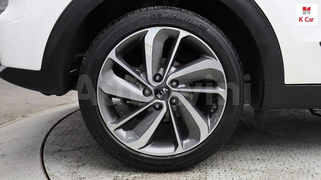 2018 KIA NIRO PRESTIGE - 8