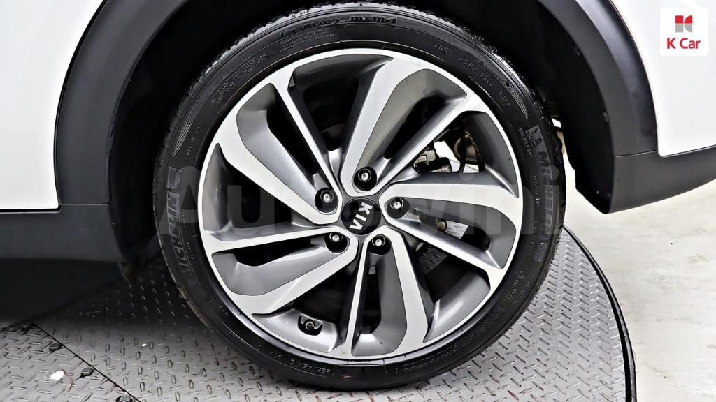 KNACB81CGJA175174 2018 KIA NIRO PRESTIGE-5