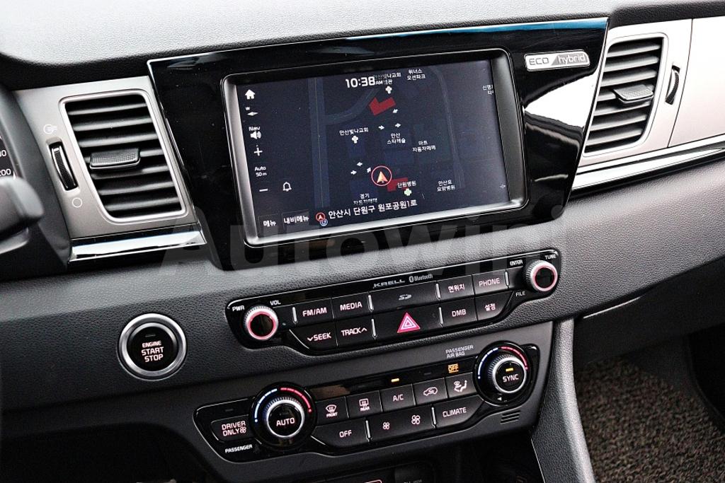 2017 KIA NIRO PRESTIGE - 24