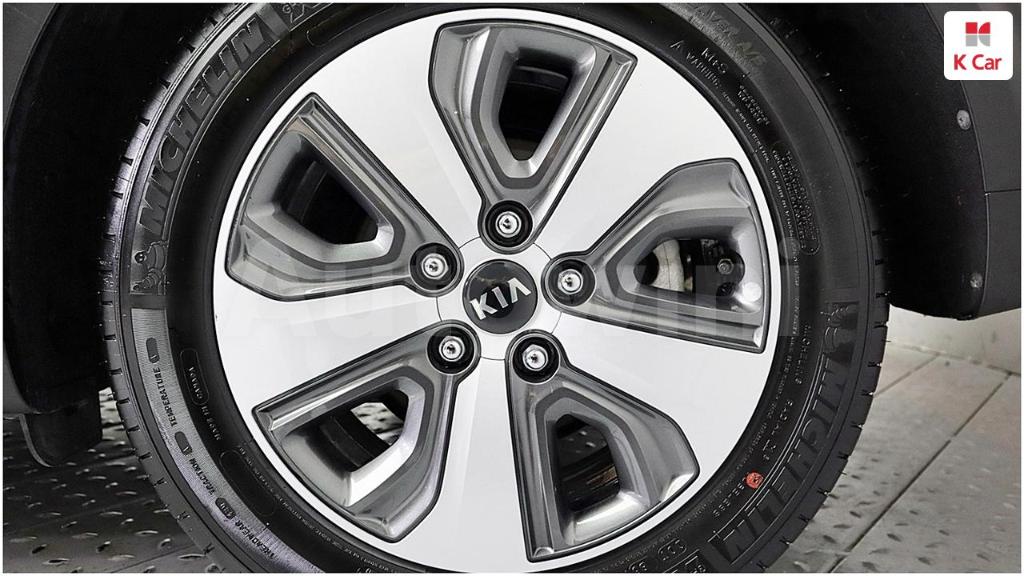 2018 KIA NIRO LUXURY - 7