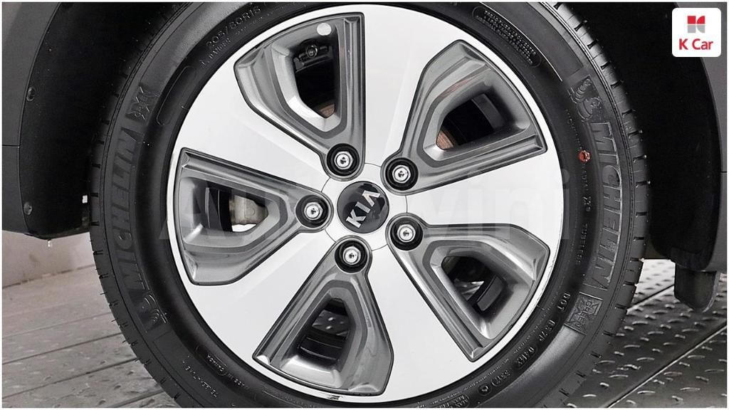 2018 KIA NIRO LUXURY - 8