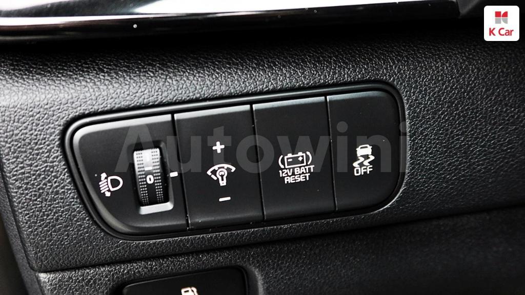 2018 KIA NIRO PRESTIGE - 22