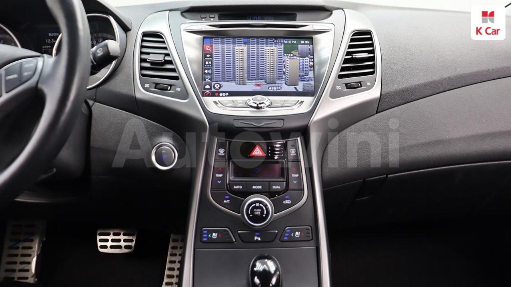 2016 HYUNDAI  AVANTE ELANTRA 1.6 GDI LIMITED - 23