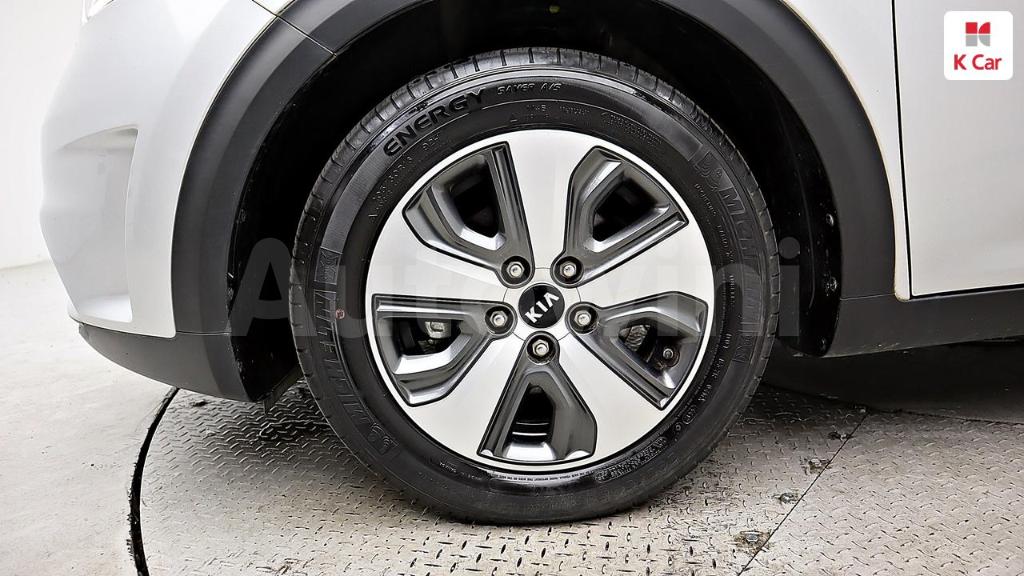 KNACB81CGJA208115 2018 KIA NIRO PRESTIGE-4