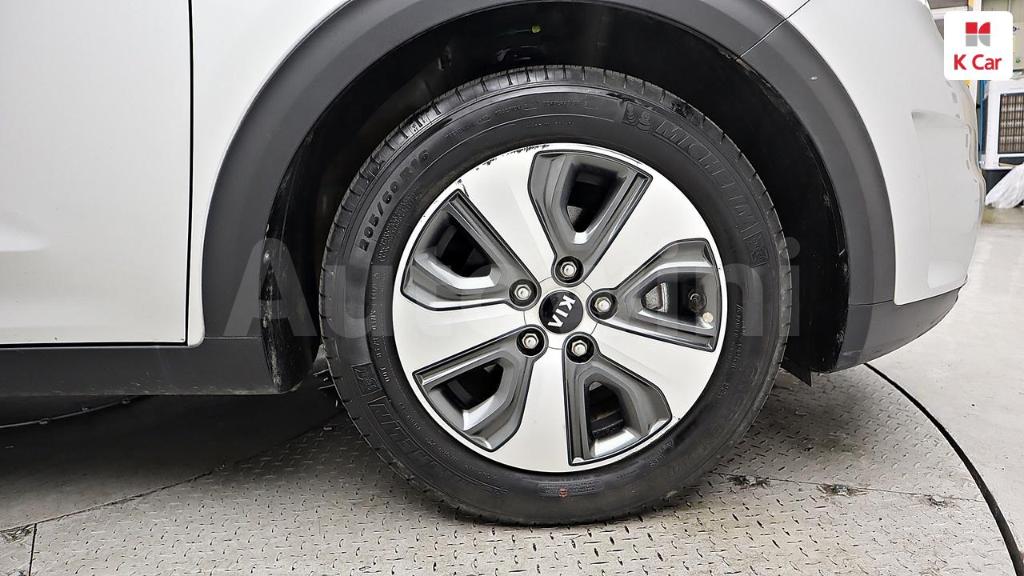 2018 KIA NIRO PRESTIGE - 7