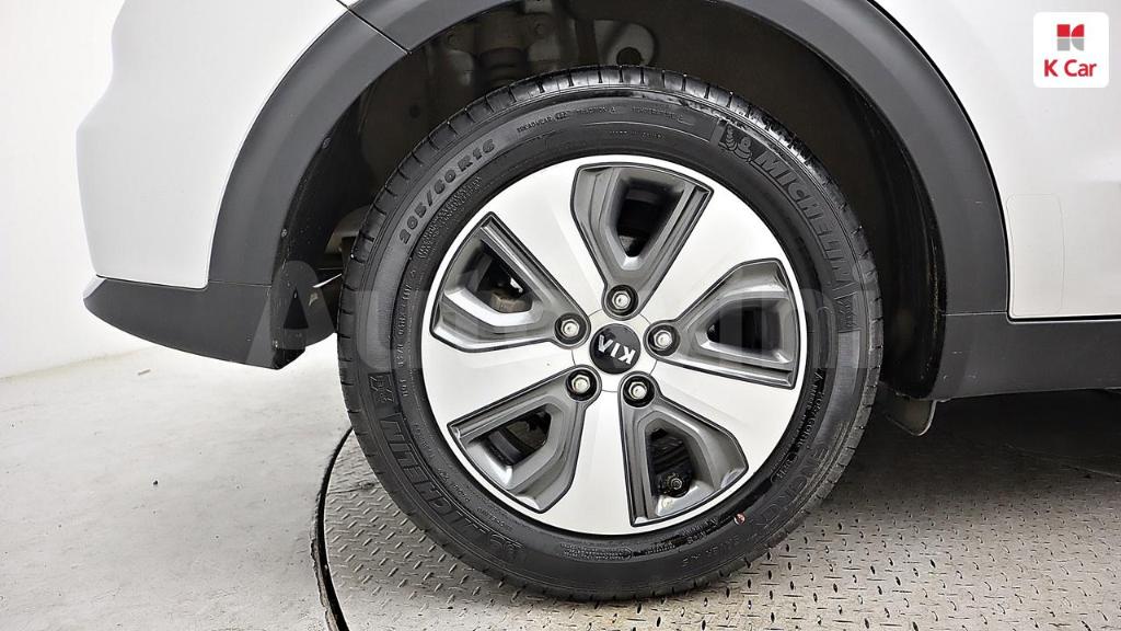 2018 KIA NIRO PRESTIGE - 8