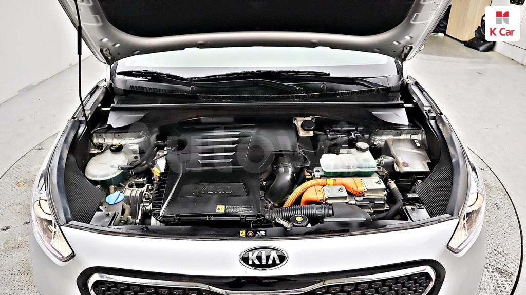 2018 KIA NIRO PRESTIGE - 9