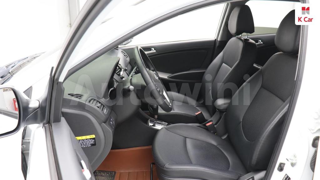 2017 HYUNDAI ACCENT  WIT 1.6 GDI PREMIUM - 17