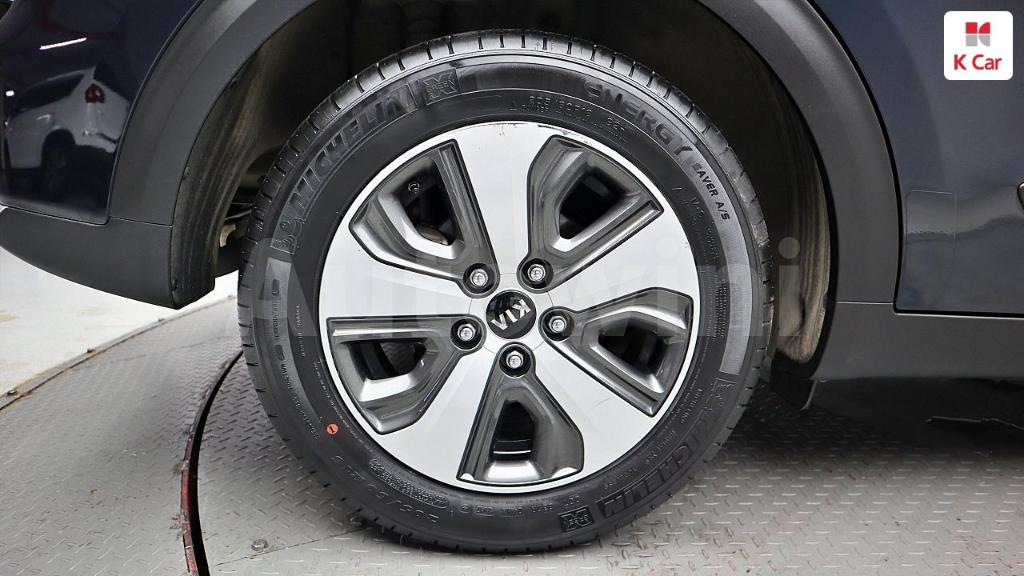 2018 KIA NIRO PRESTIGE - 8