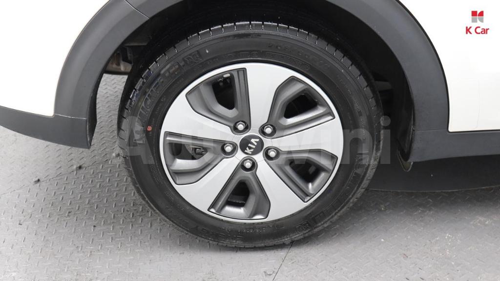 2018 KIA NIRO PRESTIGE - 8