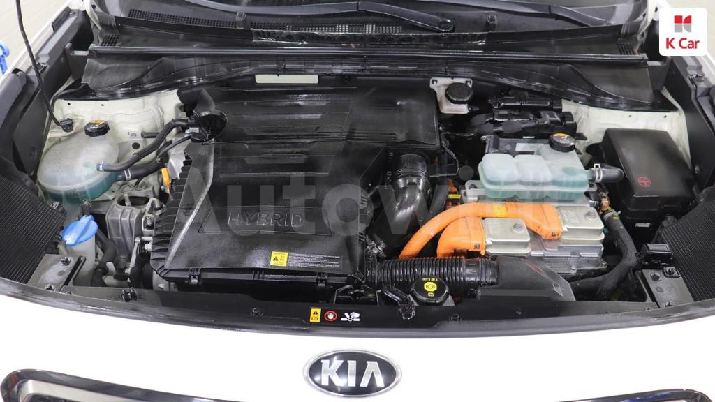 2018 KIA NIRO PRESTIGE - 9